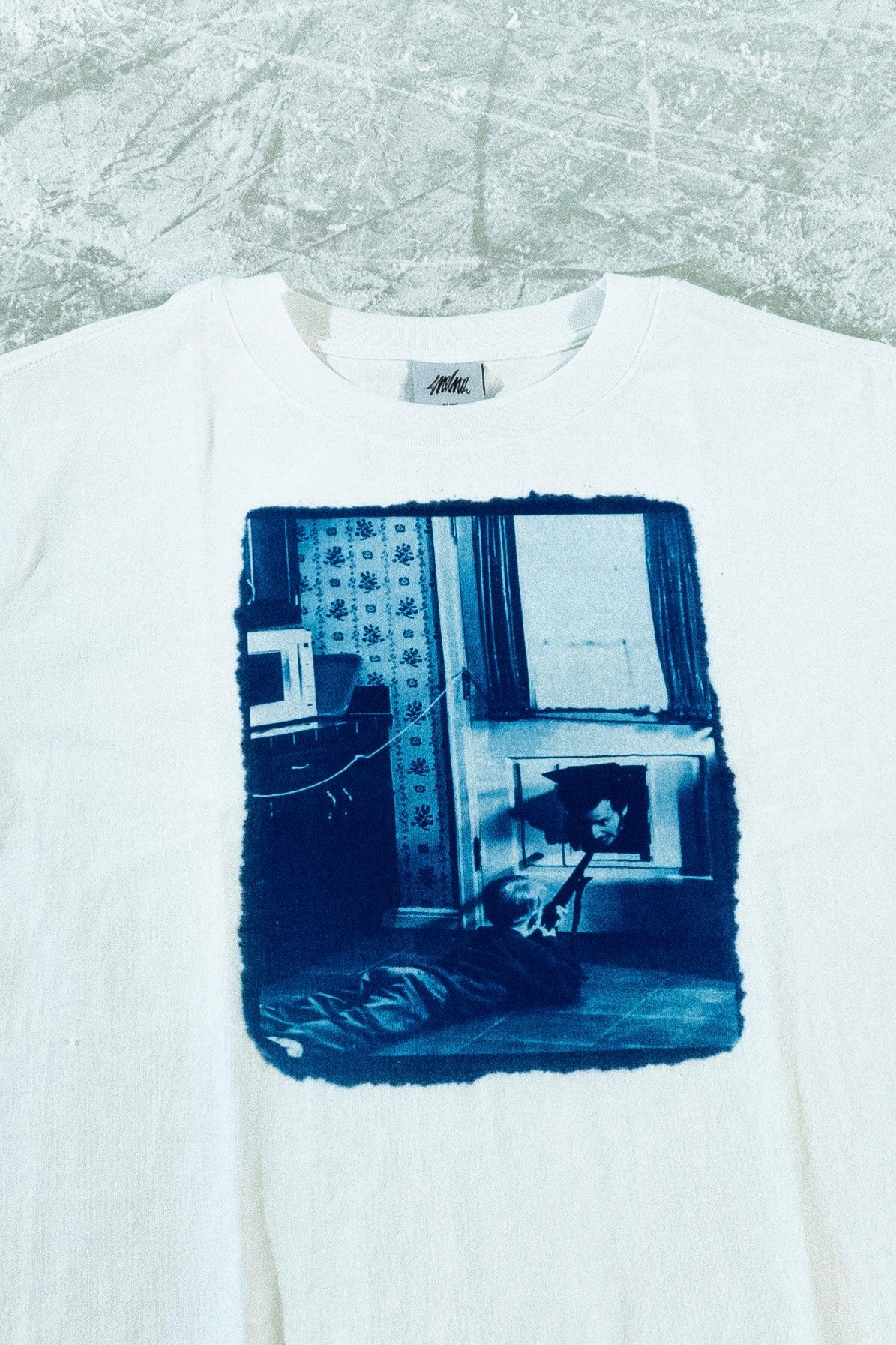 camiseta de moda urbana sostenible con diseño Home Alone